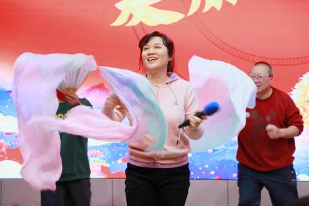 这个学校的老师真会玩！——深圳市仙桐实验小学举行教职工迎新活动