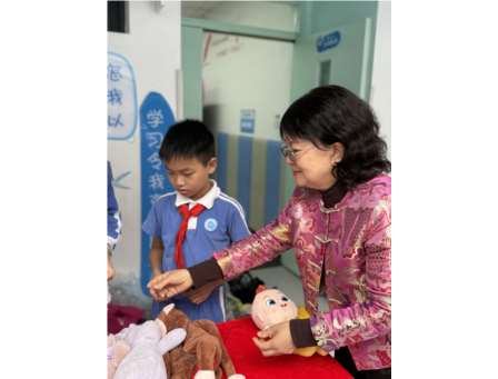 成长有礼喜迎新，币励少年向未来——湖贝小学元旦成长币兑换活动温暖启幕
