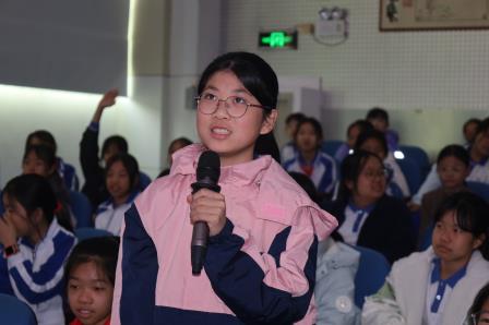 “致青春·中国红”青春健康讲座走进草埔小学