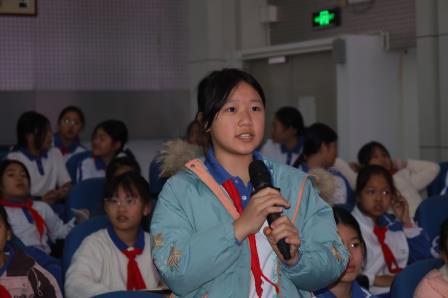 “致青春·中国红”青春健康讲座走进草埔小学