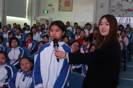 “致青春·中国红”青春健康讲座走进草埔小学