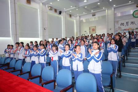 “致青春·中国红”青春健康讲座走进草埔小学