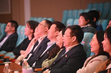 骏马迎春展师韵，欢歌笑语迎新年 ——桂园中学成功举办2026元旦迎新晚会