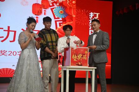 骏马迎春展师韵，欢歌笑语迎新年 ——桂园中学成功举办2026元旦迎新晚会