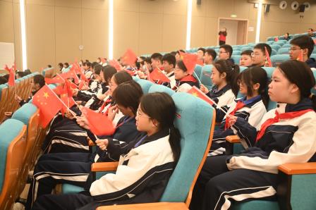 薪火传初心 策马赴新程 ——深圳市桂园中学2026年新年升旗仪式暨书记上思政课圆满举行
