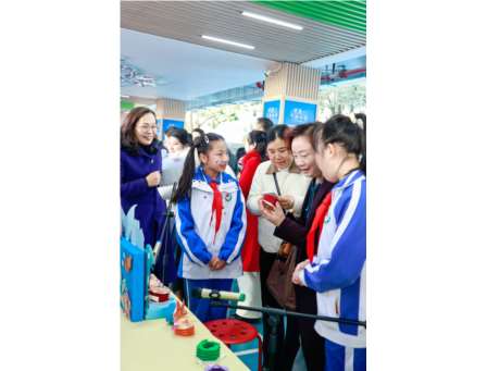 纸韵传声融学科 新质育人展风采 ——水库小学“纸间风琴”亮相罗湖区项目式学习交流展示活动