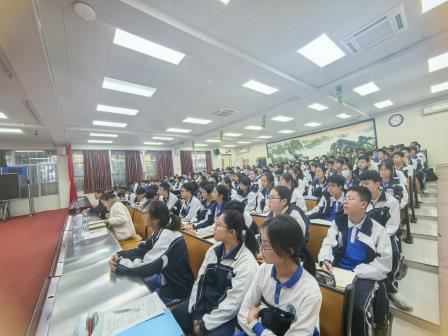 启智润心，妙笔生花——罗外初中开展中考备考作文专题讲座