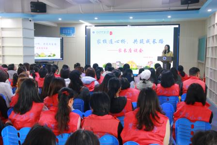 志愿红映校园 家校共筑成长路——深圳市罗芳小学2025年度优秀家长志愿者表彰大会圆满举行