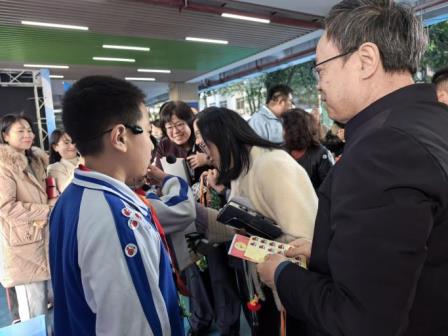 “盲伴行”智能公交系统，让盲人出行不再难 ——深圳市翠北实验小学创新项目亮相罗湖区项目式学习交流展示活动