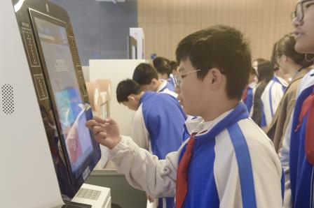 静阅有礼，书香致远——莲塘小学开展“每周半天计划”暨毕业成长课程校外实践活动