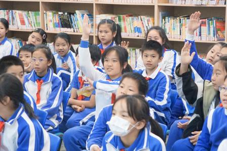 科技筑梦 未来可期 ——科学副校长刘博勋进校开展专题讲座