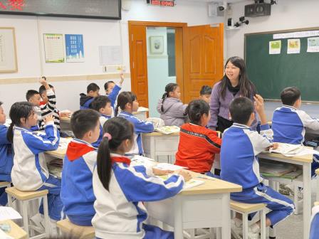 以赛促研，赋能成长 ——罗湖小学2025-2026学年第一学期“新质课堂”教学大赛圆满落幕