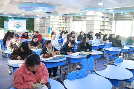 凝心聚力促成长 携手共育谱新篇——罗芳小学召开班主任工作会议