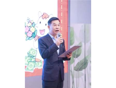 桐跃千里马 雪舞少年心——深圳市仙桐实验小学2025-2026学年第一学期散学典礼圆满举行