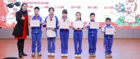 桐跃千里马 雪舞少年心——深圳市仙桐实验小学2025-2026学年第一学期散学典礼圆满举行