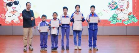桐跃千里马 雪舞少年心——深圳市仙桐实验小学2025-2026学年第一学期散学典礼圆满举行