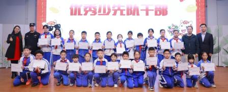 桐跃千里马 雪舞少年心——深圳市仙桐实验小学2025-2026学年第一学期散学典礼圆满举行