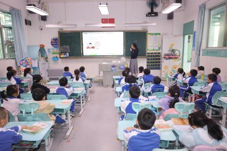 罗湖区第五责任区督学莅临草埔小学开展专项督导
