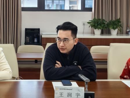 聚焦深度阅读 共研学习之力 ——省专项课题《主题化深度阅读提升学习力的实践与研究》研讨活动纪实