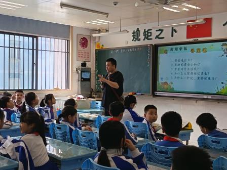 今天，我的爸爸是老师！ ——深圳市翠北实验小学“爸爸进课堂”温情献礼三八妇女节