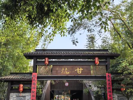 凝心聚力暖人心，履职尽责显担当——翠园文锦中学开展“三八妇女节”主题团建活动