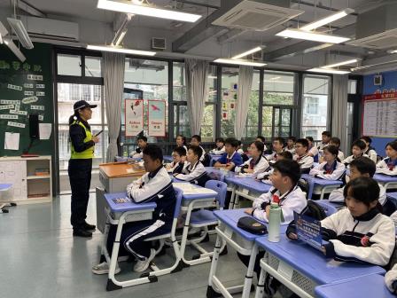 反诈“警”色入校园  师生共筑安全防线——深圳市红桂中学开展“反诈进校园”专题宣传活动