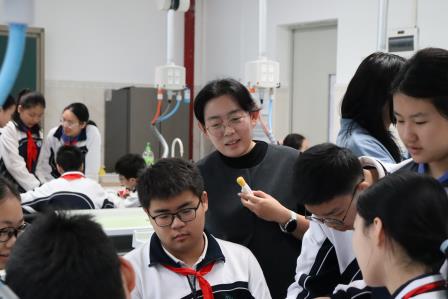 新质沃土育“茧”，专业引领成“蝶” ——区教科院赴螺岭湖贝学校开展新教师“十项基本功”视导