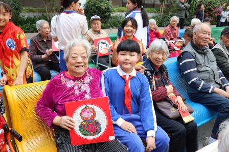 传承雷锋精神 践行敬老美德 ——深圳市泰宁小学开展“学习雷锋好榜样”系列活动