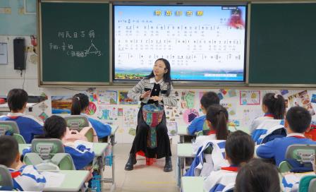 破茧展芳华，精研促深耕 ——南湖小学开展2025届新教师基本功考核暨教育教学常规视导