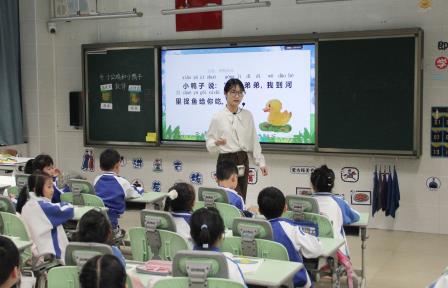 破茧展芳华，精研促深耕 ——南湖小学开展2025届新教师基本功考核暨教育教学常规视导