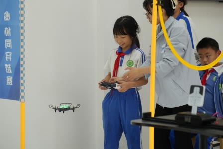 探秘低空经济   感受科技魅力 ——深圳市向西小学“每周半天计划”走进洪湖低空经济示范科普基地