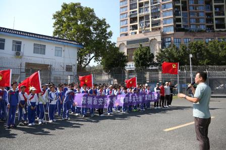 思政课堂走出去，爱国情怀植下来——深圳市莲南教育集团安芳小学开展边防线徒步项目式学习实践活动