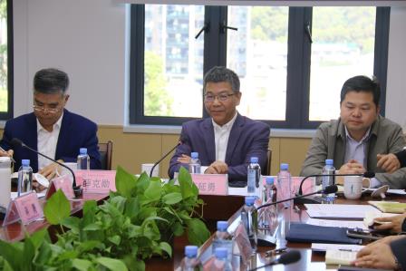 数智赋能融创共生  学无边界共探未来——罗湖区数智交互课程观摩研讨会议在东湖中学成功举办