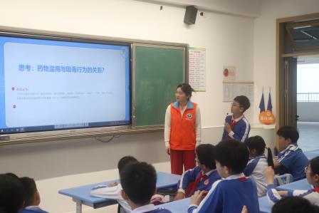 我的青春我做主，远离滥用不迷途 ——东晓实验学校开展青少年防范药物滥用专题讲座