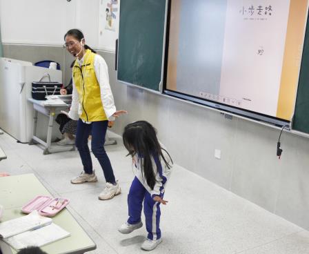 书香作舟渡童梦 家校共绘成长卷