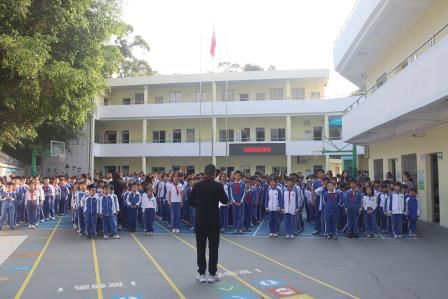 筑牢安全防线，守护生命之花——景园实验小学成功举行地震疏散演练