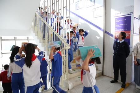 以“练”筑防，临“震”不慌——深圳市莲南教育集团安芳小学开展防震减灾应急疏散演练