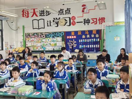 破茧向新研课堂 数智赋能促成长——翠竹外国语实验学校开展“破茧”行动教学研讨活动