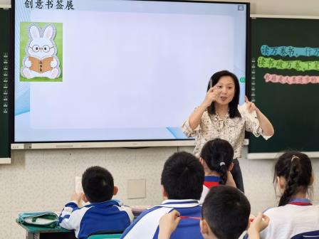 破茧向新研课堂 数智赋能促成长——翠竹外国语实验学校开展“破茧”行动教学研讨活动