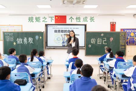 筑牢安全防线  守护童心成长 —— 深圳市翠北实验小学第3周学生欺凌防治主题班会