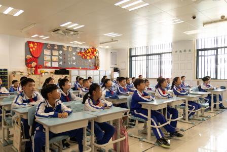 筑牢安全防线  守护童心成长 —— 深圳市翠北实验小学第3周学生欺凌防治主题班会