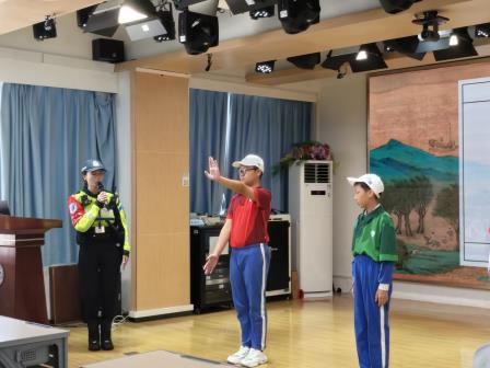 警校“靖”彩联动，安全“轩”然入心 ——靖轩小学携手罗湖交警大队开展交通安全主题宣讲活动