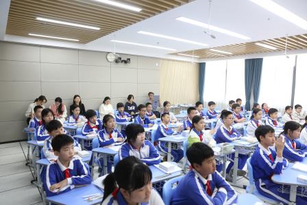 破茧启新程视导促成长——罗湖教科院“破茧”行动走进布心小学