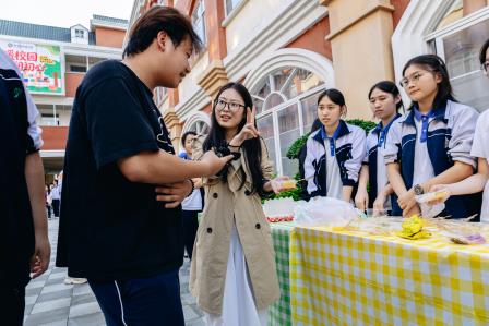 情暖校园，爱润初心｜华美外国语学校学习雷锋月爱心义卖圆满落幕