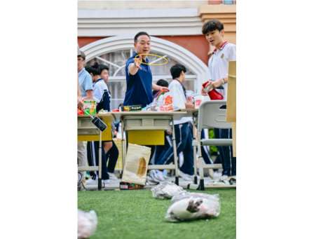 情暖校园，爱润初心｜华美外国语学校学习雷锋月爱心义卖圆满落幕