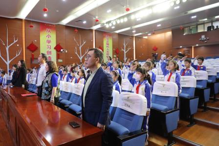 传冬奥精神 融文科创意 育书香新人——深圳市锦田小学举行2025-2026 学年第二学期开学典礼