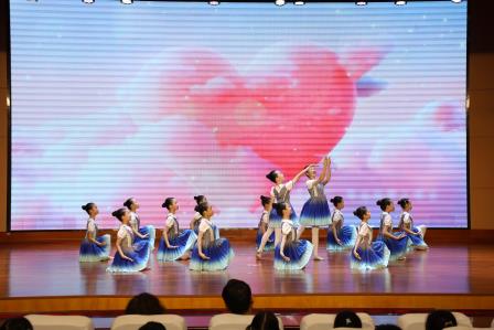 传冬奥精神 融文科创意 育书香新人——深圳市锦田小学举行2025-2026 学年第二学期开学典礼