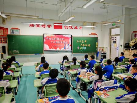 以春为序，以马为翼，共赴新程——深圳市红桂小学举行2025-2026学年第二学期开学典礼