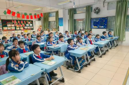 春风送暖启新程 雷锋精神伴我行 —— 深圳市碧波小学举行 2025-2026 学年第二学期开学典礼