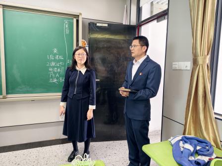 局领导马爱华带队检查莲塘小学开学工作